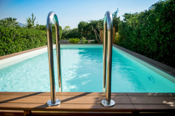 giardino con piscina primaverapool