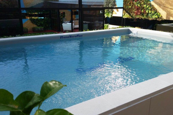 Piscina seminterrata