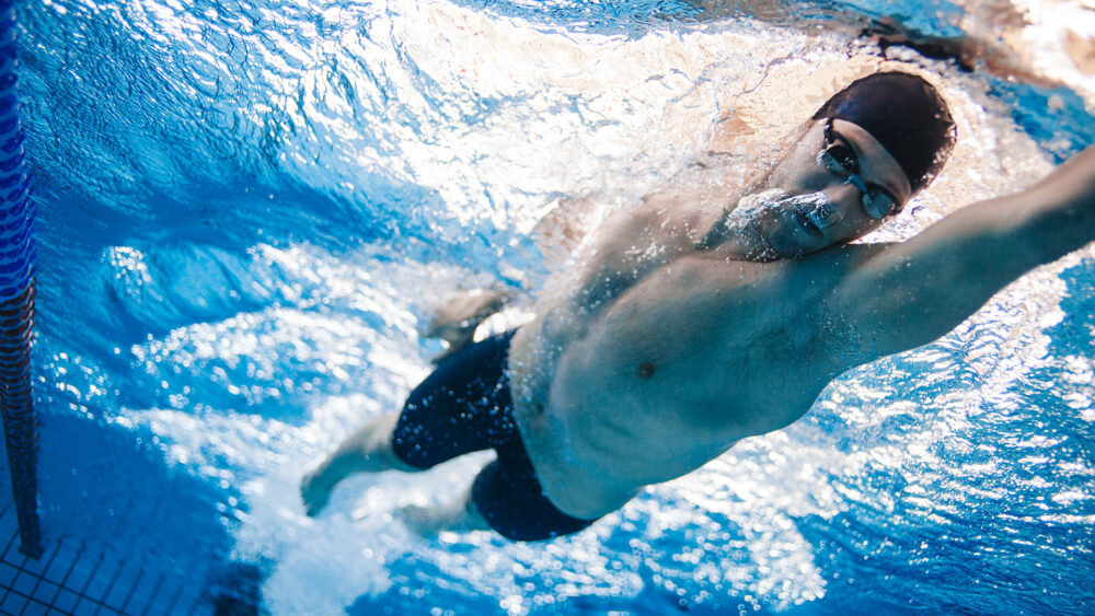 Nuoto trattenuto